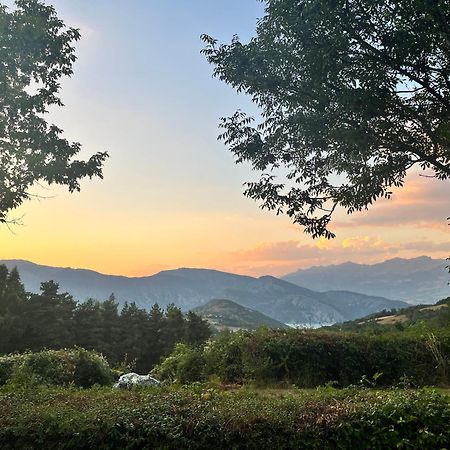 Village De Chalets Et Camping La Pierre De L'Aigle La Bréole Eksteriør billede