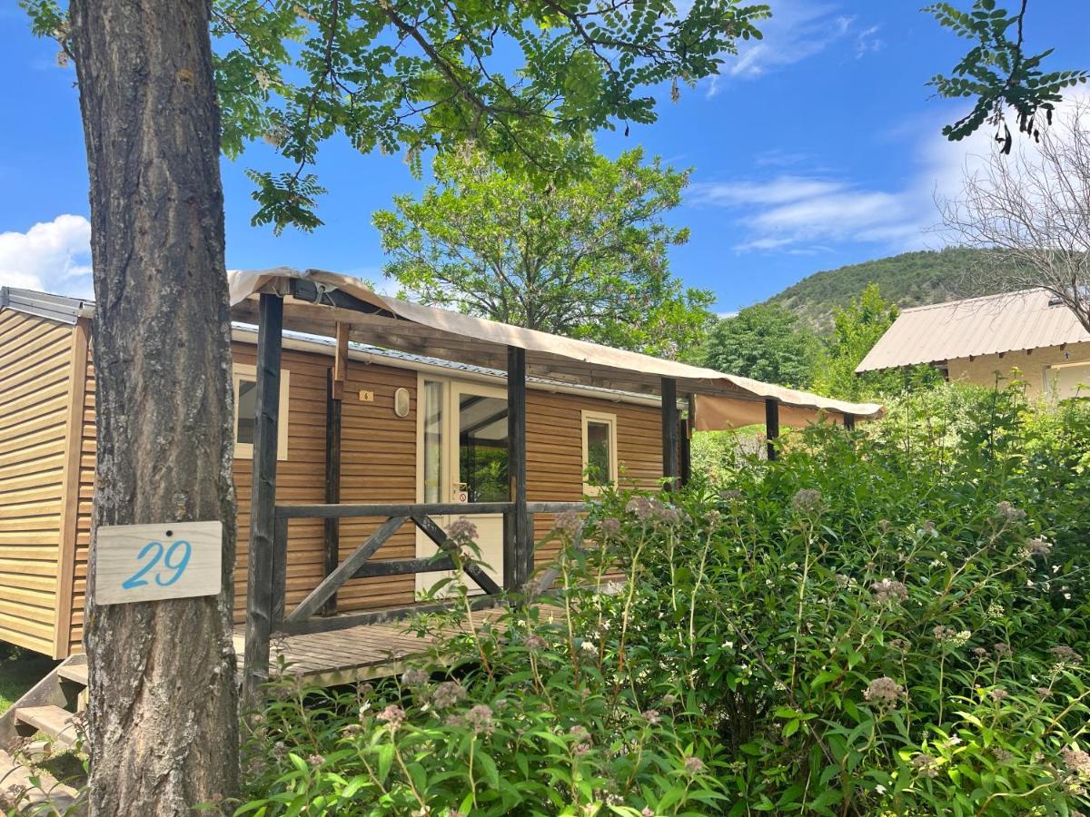 Village De Chalets Et Camping La Pierre De L'Aigle La Bréole Eksteriør billede