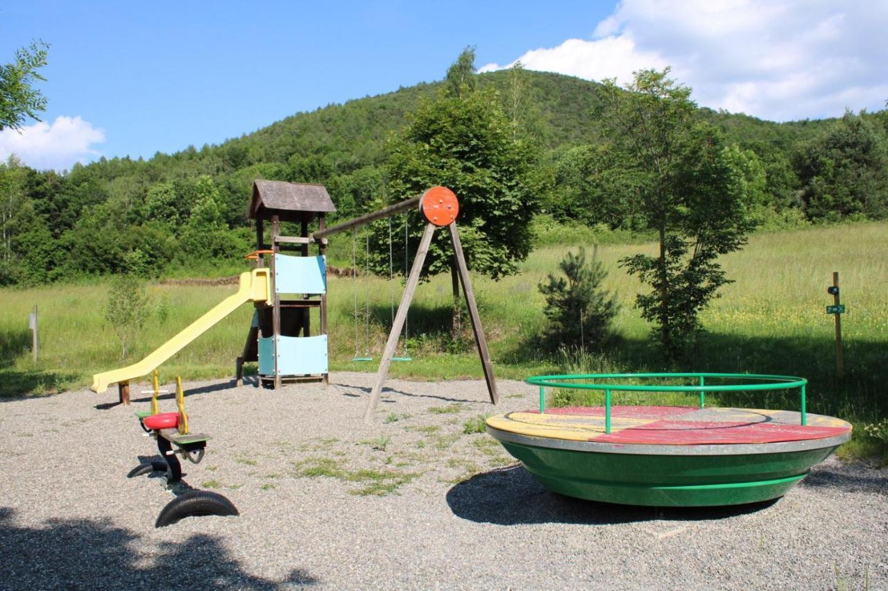 Village De Chalets Et Camping La Pierre De L'Aigle La Bréole Eksteriør billede