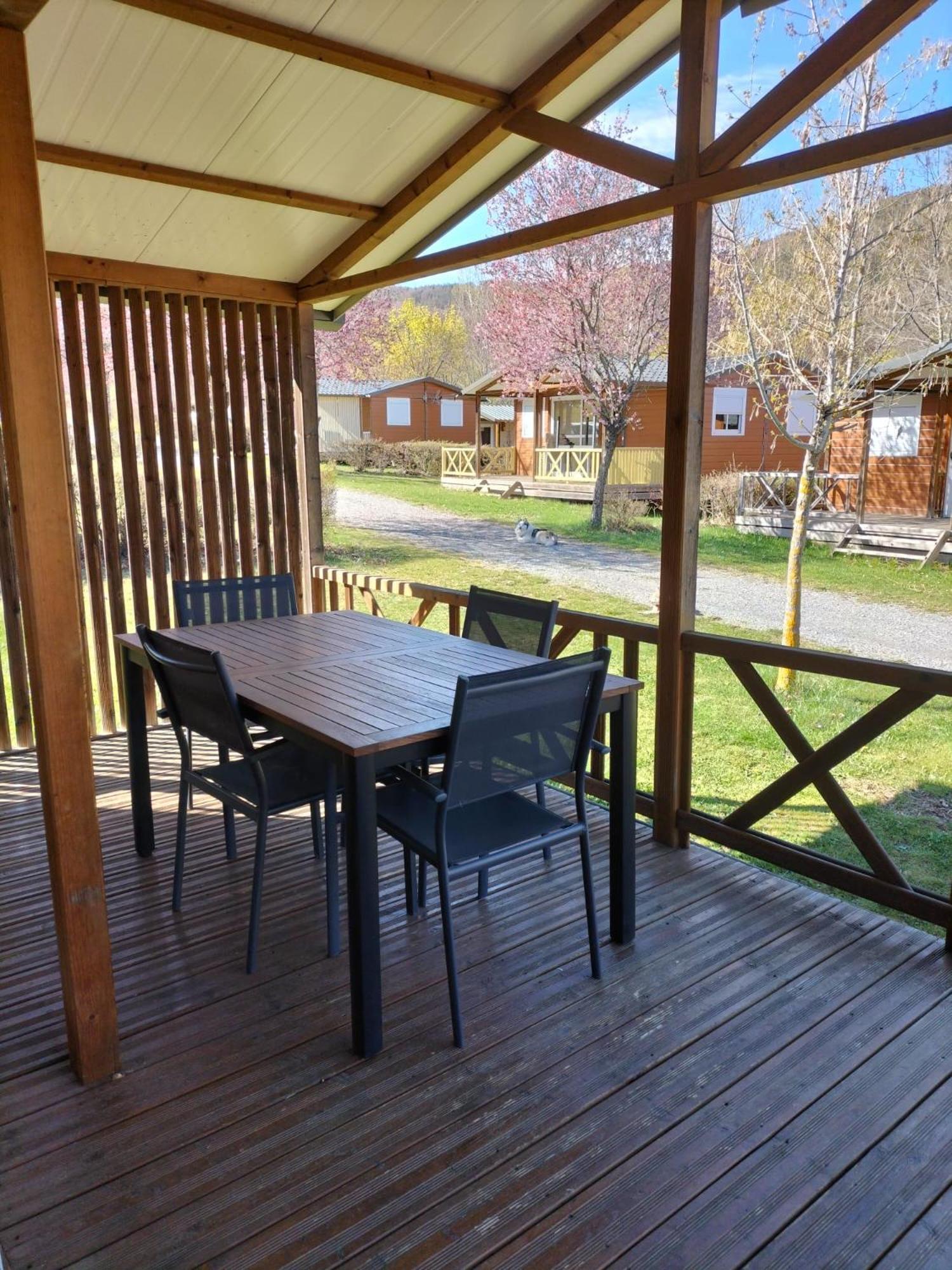 Village De Chalets Et Camping La Pierre De L'Aigle La Bréole Værelse billede