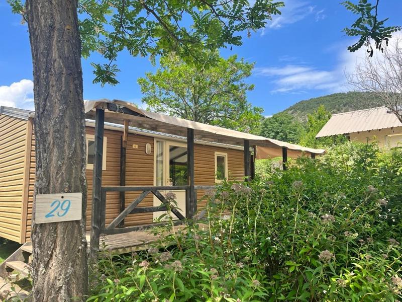 Village De Chalets Et Camping La Pierre De L'Aigle La Bréole Eksteriør billede