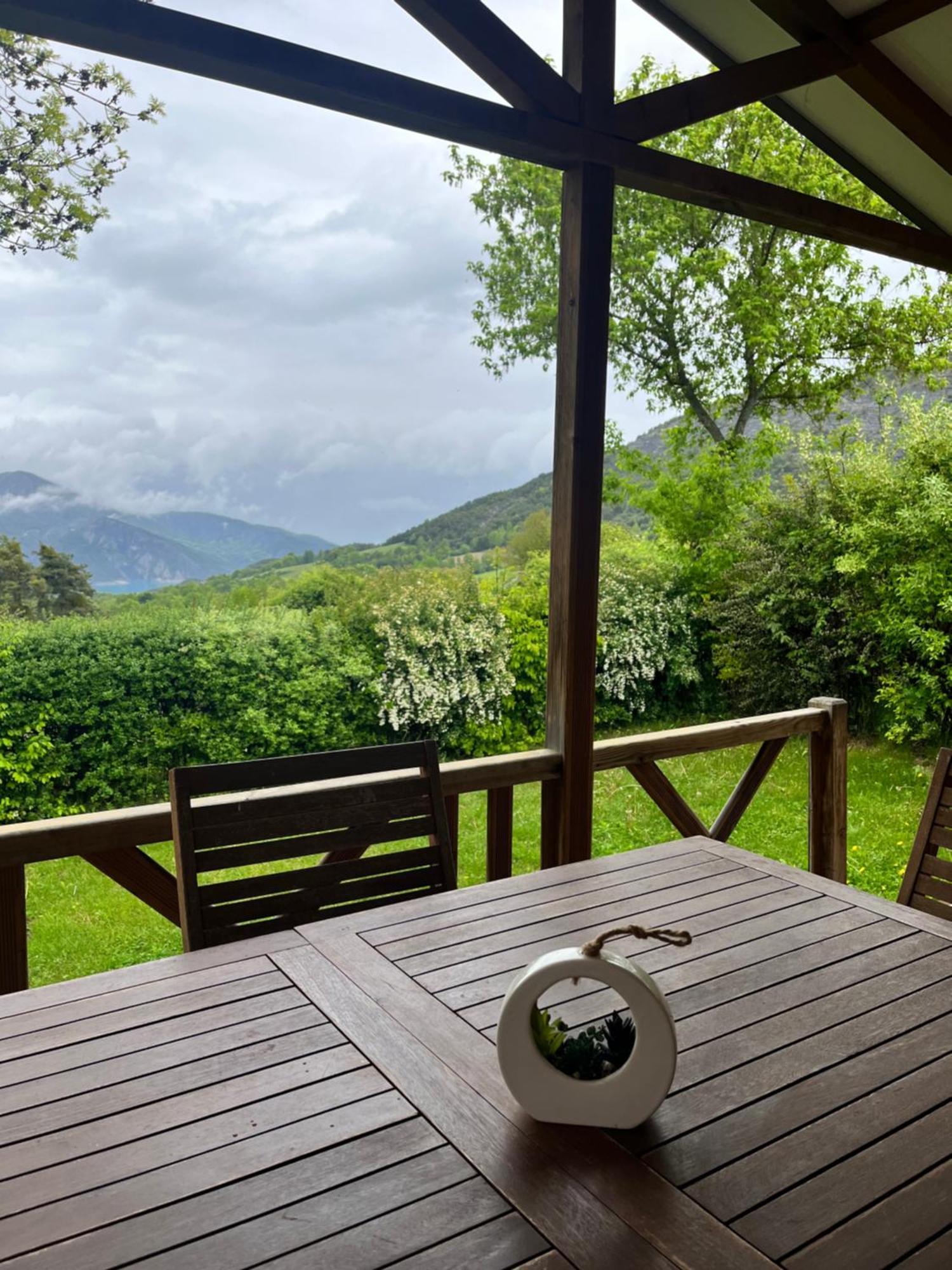 Village De Chalets Et Camping La Pierre De L'Aigle La Bréole Eksteriør billede