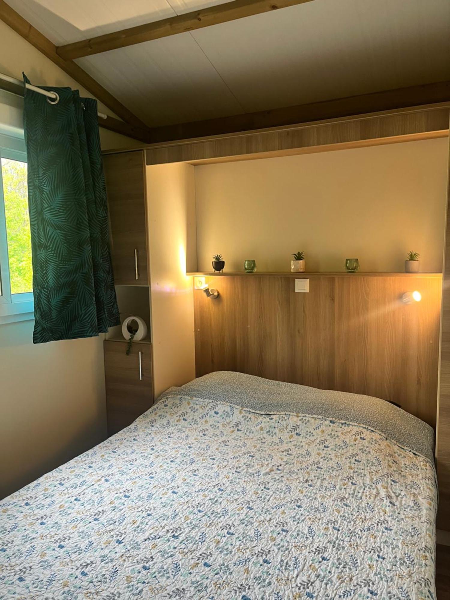 Village De Chalets Et Camping La Pierre De L'Aigle La Bréole Eksteriør billede