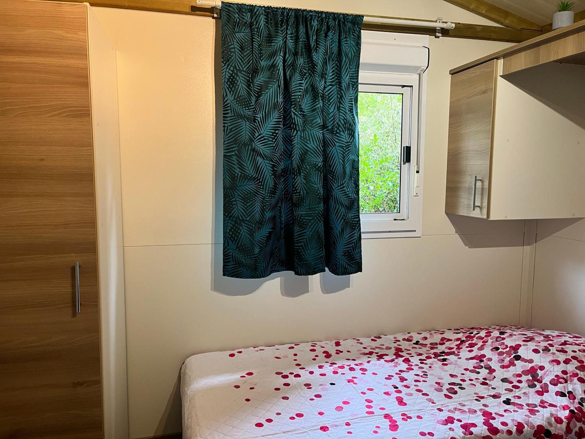 Village De Chalets Et Camping La Pierre De L'Aigle La Bréole Eksteriør billede